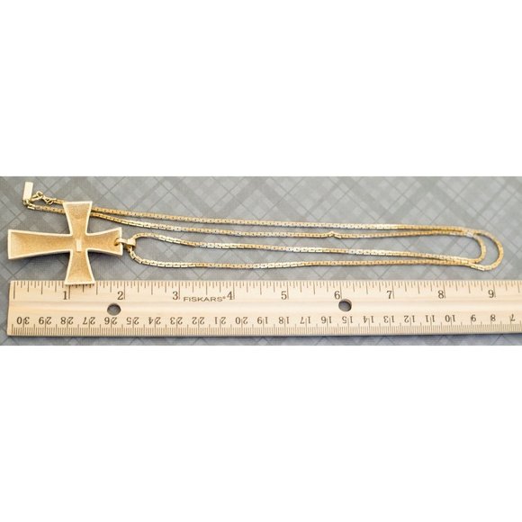 Vintage Gothic Gold Tone Cross Pendant Necklace 33 Inches by Avon G9 - Picture 3 of 3